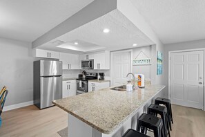 Frigorifero, microonde, forno, lavastoviglie