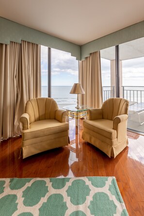 Fernseher, DVD-Player, Stereoanlage