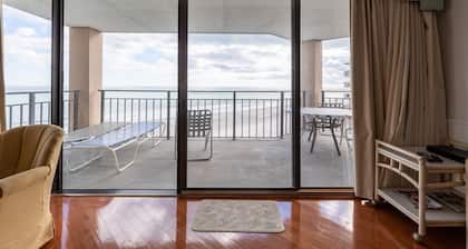 Surfmaster - Oceanfront 3 Bedroom/3 Bath Beautiful!!! Great Rates!!