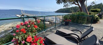 Stunning ocean views from this 2 bed/2 bath condo with a Pool/Hot Tub & Dock