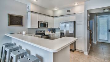 KylskÄp, mikrovÄgsugn, ugn och spishÀll