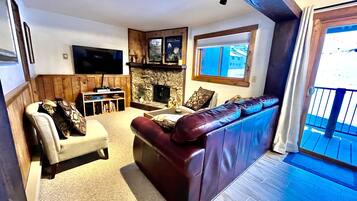 Smart TV, fireplace, table football, stereo