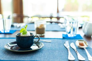 Breakfast, lunch, dinner served; international cuisine, pool views - Céu Ceylon (Kalametiya)