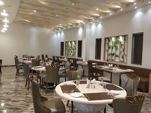 Breakfast, lunch and dinner served - Lords Resort Chotila (Chotila)