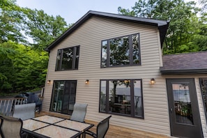 Outdoor dining - SPECTACULAR WATER VIEWS on the bluff. Secluded. Quiet. (Fish Creek)