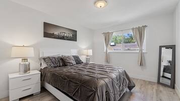 3 habitaciones, tabla de planchar con plancha, wifi y ropa de cama