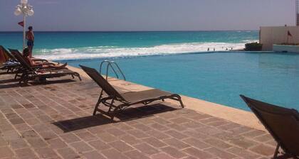 Atemberaubender 180 ° Meerblick!  In 90 Sekunden am Strand sein! W-LAN! Gerade renoviert!