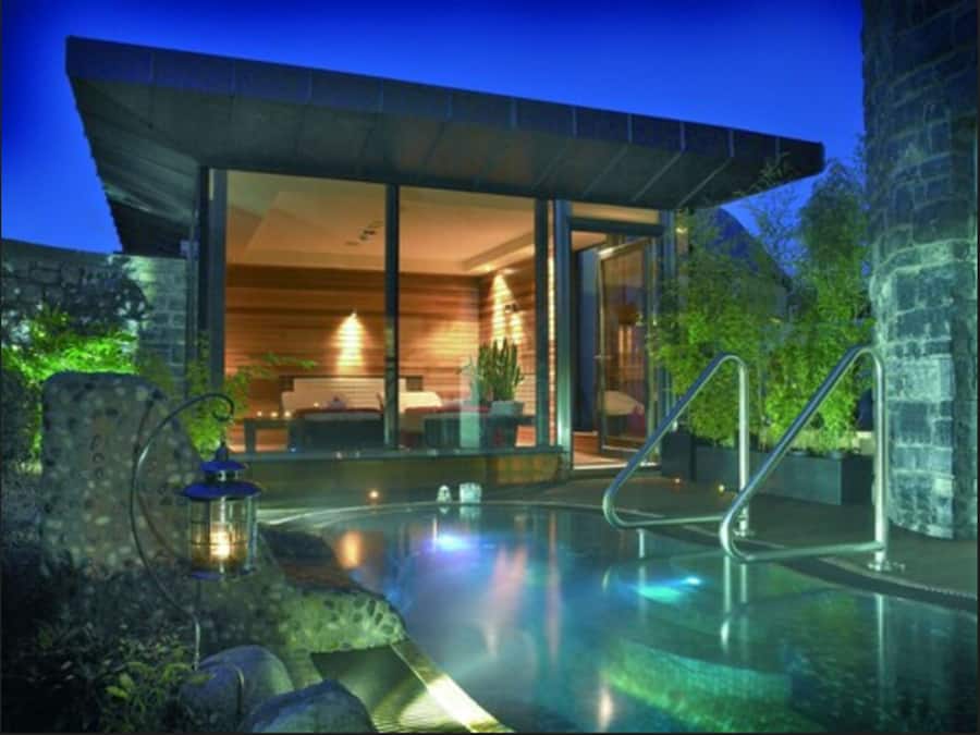 Sauna, hot tub, steam room