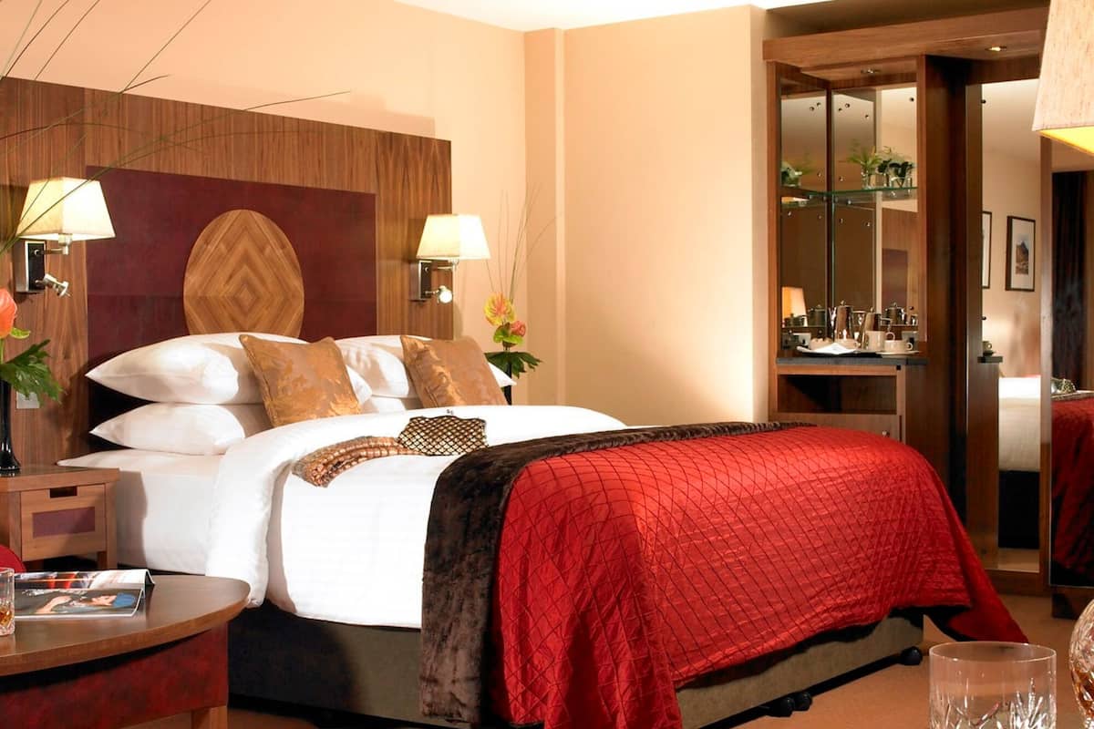 king room | premium bedding, minibar, in-room safe, iron/ironing board