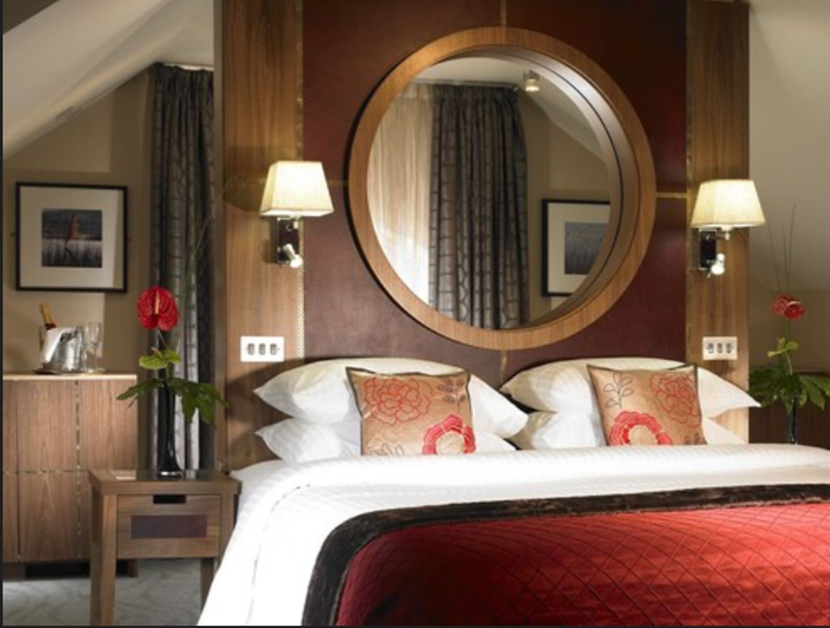 Premium bedding, minibar, in-room safe, iron/ironing board