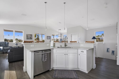 Forever Sunshine - 4 houses to sand! Ocean View Home with Pool, Sleeps 10.