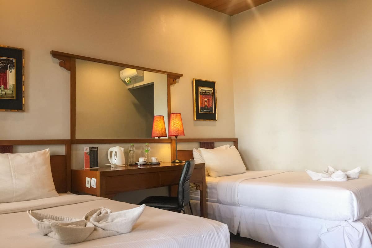 Deluxe-Zweibettzimmer, Nichtraucher | Schreibtisch, kostenloses WLAN, Bettwäsche