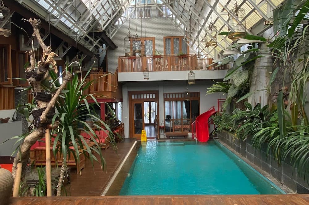 Rumah Stroberi Organic Farm and Lodge