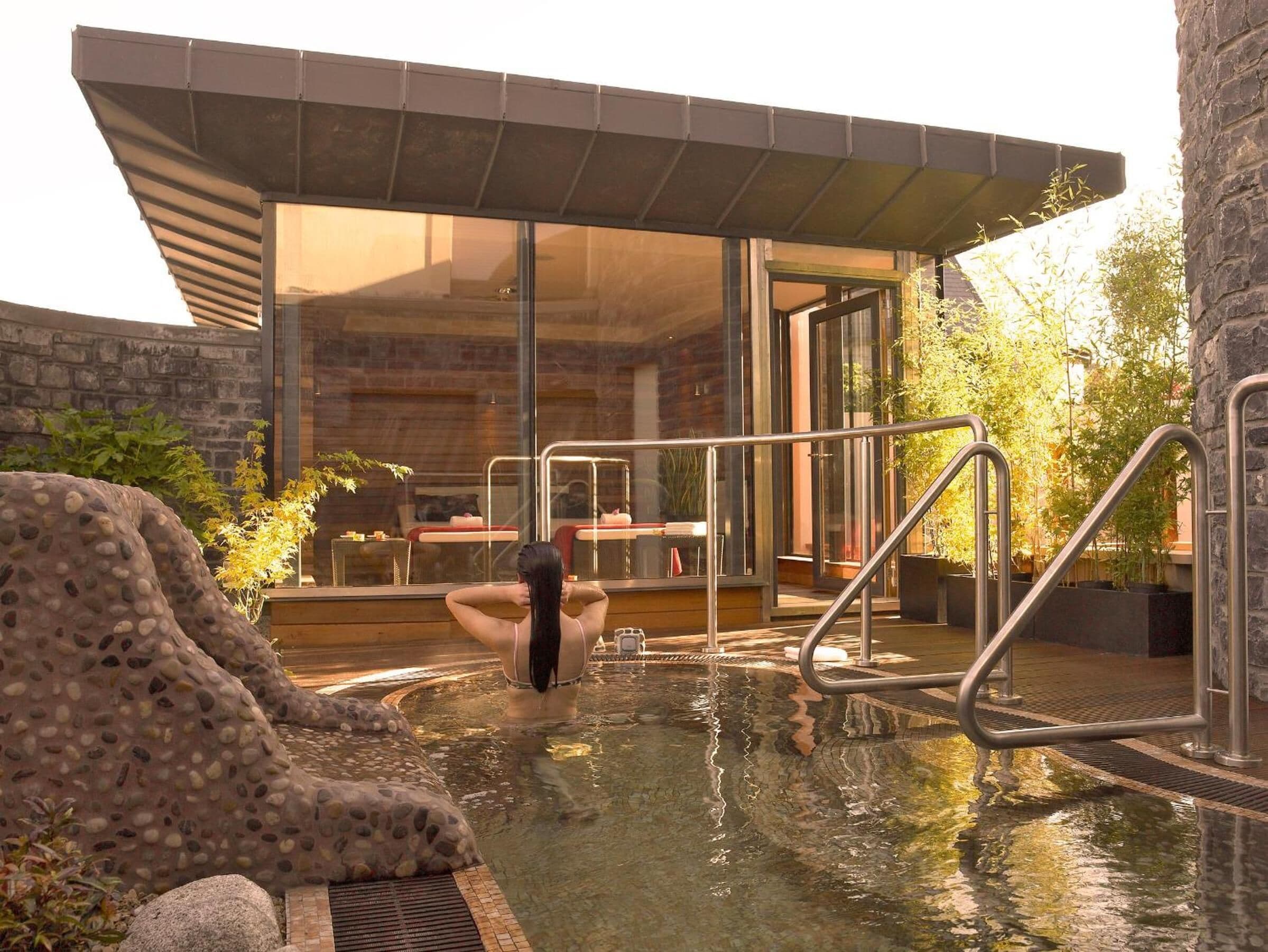 Couples treatment rooms, sauna, hot tub, steam room, hot stone massages