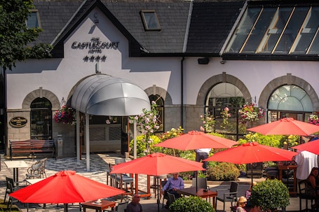 Außenbereich. Castlecourt Hotel