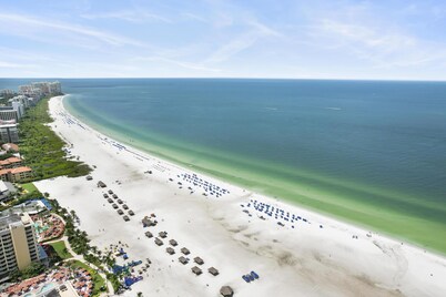 South Exposure 5 min walk to Beach, JW Marriott, Heated Pool, Free Bikes, Pet OK