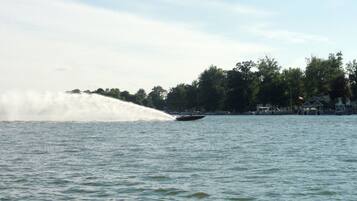 Chaises longues, serviettes de plage