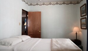 3 chambres, fer et planche à repasser, Wi-Fi, draps fournis