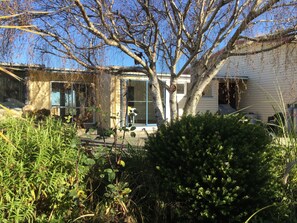 Exterior - Stay in School by the Sea (Dunedin Area)