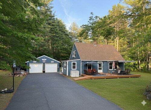 Spacious 3-level AC. home featuring a game room, two family rooms, a fenced yard