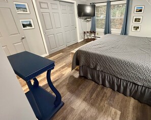 4 bedrooms, iron/ironing board, free WiFi, bed sheets - Game Room, 2 family rooms, on 3 levels, with a fenced yard and firewood provided (North Conway)