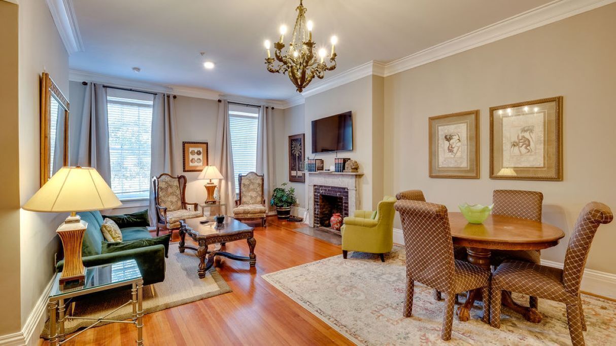 201 York #3 · Homey Downtown 2 Bedroom Steps from the River