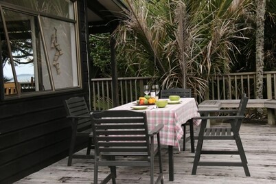Kereru Cottage, tranquil and safe, close to  Baddeleys Beach, Tawharanui 