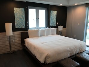 2 bedrooms, in-room safe, iron/ironing board, travel cot - Miami Beach Luxury Condo Across from Beach (401) (Miami Beach)