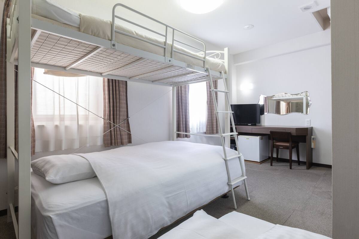 triple room, non smoking | free wifi, bed sheets