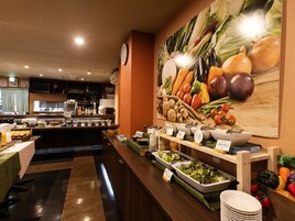 Desayuno buffet diario (JPY 1100 por persona)