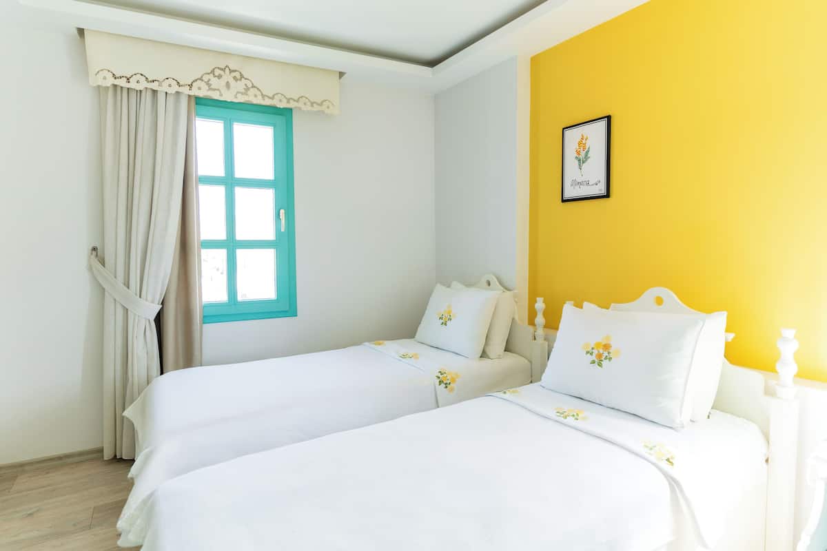 Junior Room | Egyptian cotton sheets, premium bedding, in-room safe