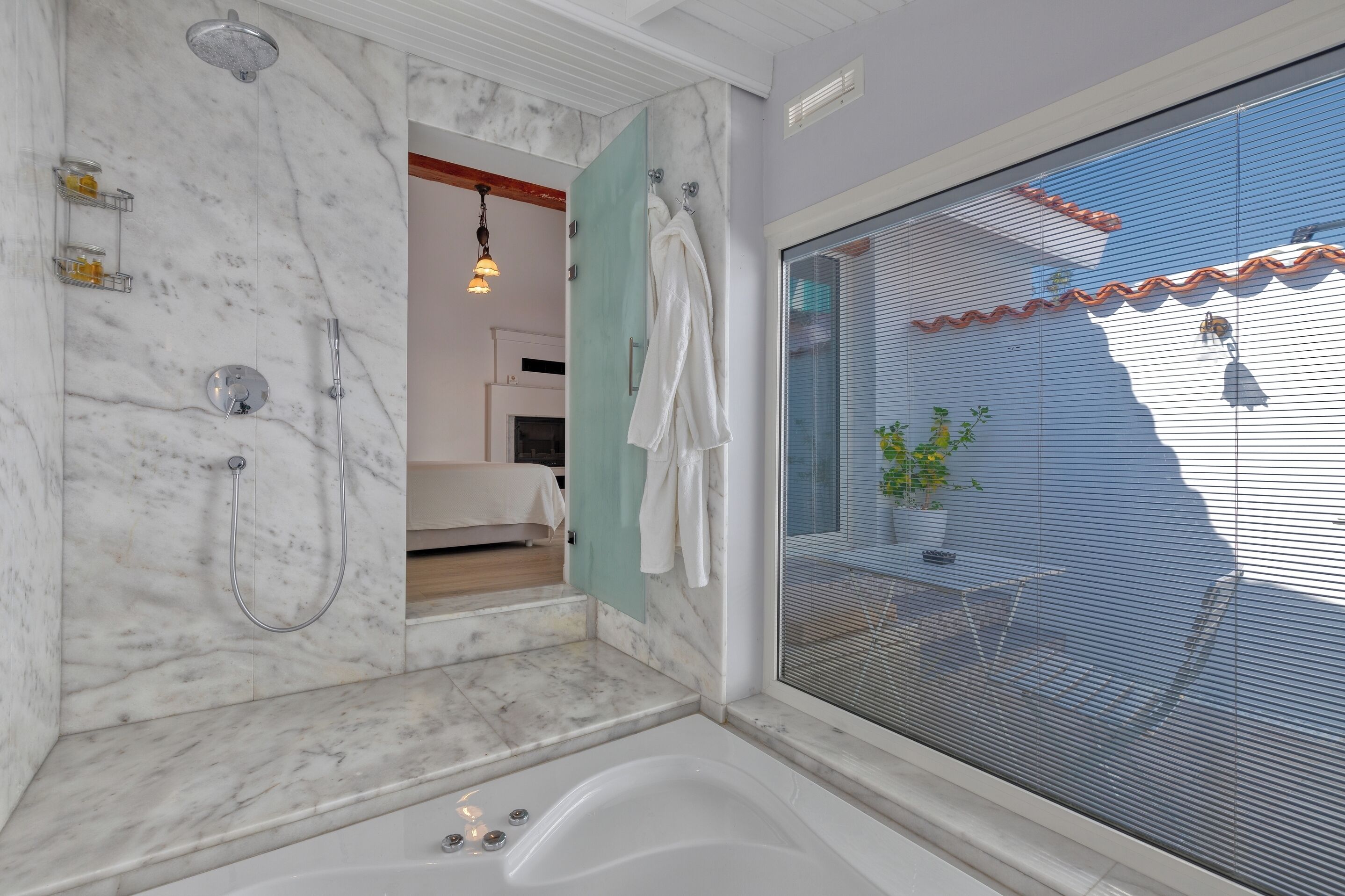 Honeymoon Room (Courtyard View) | Jetted tub
