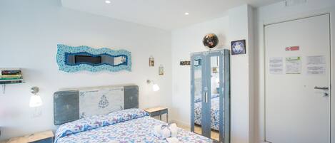 1 slaapkamer, een strijkplank/strijkijzer, internet, beddengoed