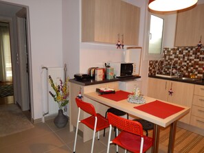 Fridge, microwave, stovetop, coffee/tea maker - ANNA - modern apartament 3 km. from center of Athens (ATHENS)