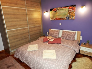1 chambre, bureau, fer et planche à repasser, Wi-Fi