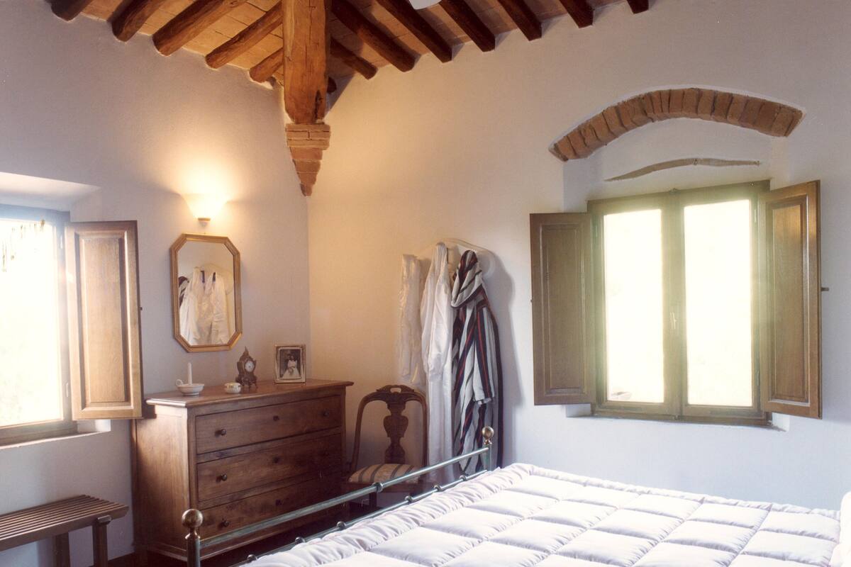 Premium bedding, down duvets, in-room safe, laptop workspace