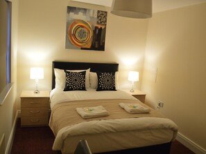 In-room safe, soundproofing, iron/ironing board, free WiFi