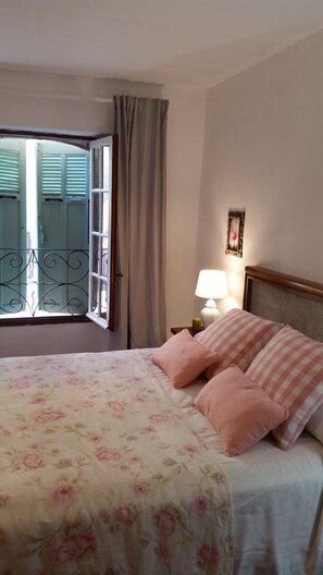 Romantic Room, 1 Double Bed, Non Smoking, City View