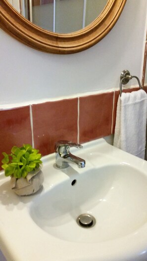 Bathroom - Ana's Guest House Chambre d'hôtes (Aups)