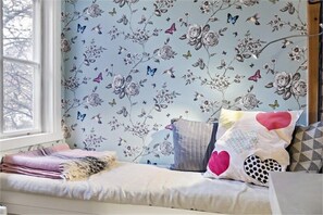 Decoración personalizada, muebles diferentes y escritorio 