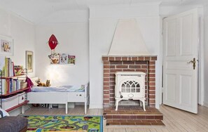 Individually decorated, individually furnished, desk - Welcome Apartments (Jarfalla)