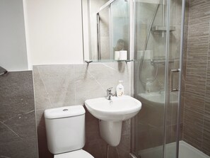 2 Bed 2 Bath Apartment | Bathroom | Designer toiletries, hair dryer, towels, soap