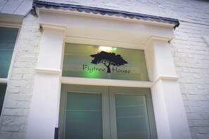 Property grounds - Homely Serviced Apartments - Figtree (Sheffield)