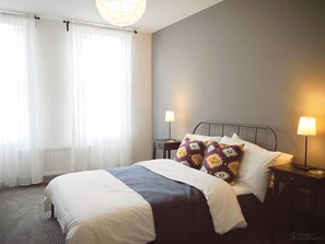 2 Bed 2 Bath Apartment | Individually decorated, individually furnished, laptop workspace - Homely Serviced Apartments - Figtree (Sheffield)