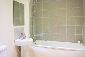 Apartment, 2 Doppelbetten, Nichtraucher | Badezimmer | Designer-Toilettenartikel, Haartrockner, Handtücher, Seife