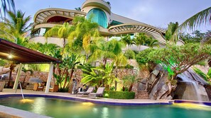 Pool - Luxury Beach Frontage Villa with amazing views for Rent (Boca de Tomatlán)