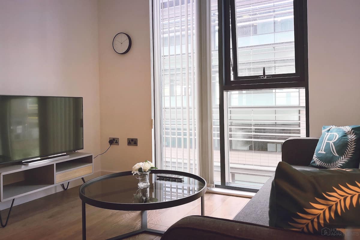 Small 2 Bed Apartment | Living room | Flat-screen TV, Netflix