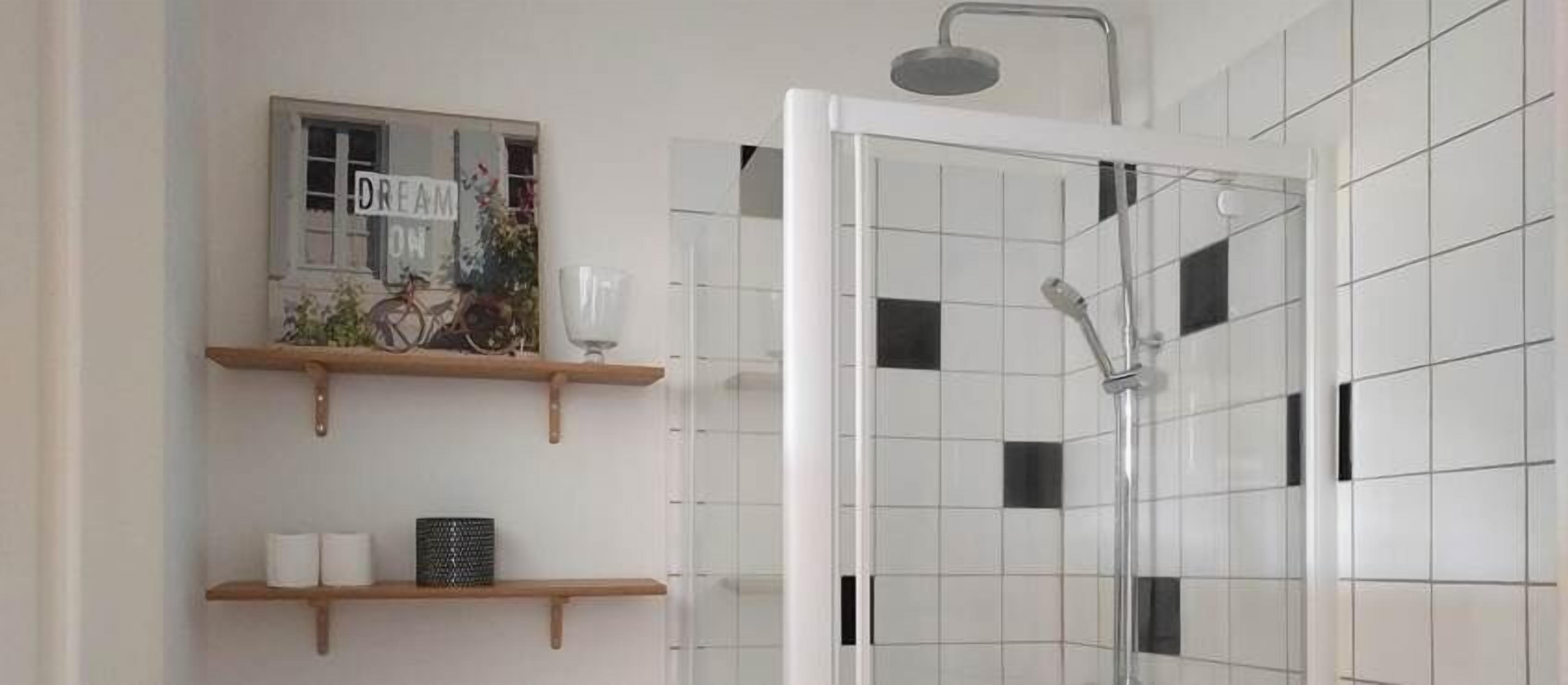 Double Room (Florale) | Bathroom shower