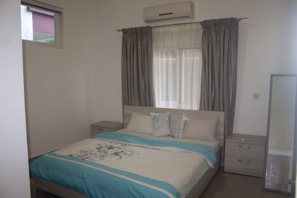 Desk, soundproofing, iron/ironing board, free WiFi