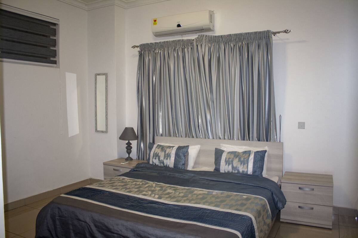 Appartement exécutif, 2 chambres | Bureau, système d’insonorisation, fer et planche à repasser